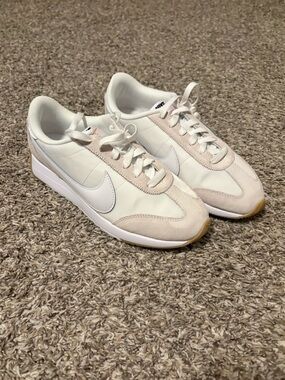 Nike Pacific Women’s shoes White/white-Safety/orange